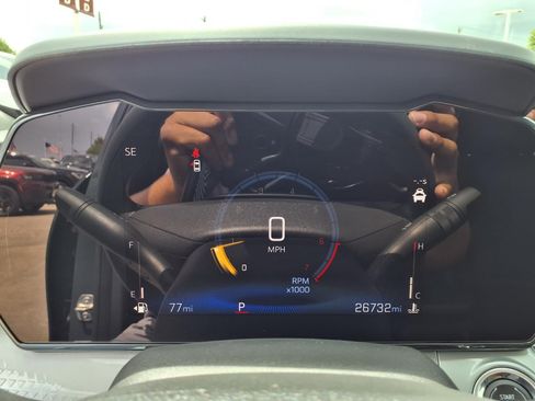 Used 2025 Chevrolet Trax LT FWD image 17