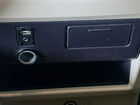 Used 2017 Toyota Sienna LE image 24