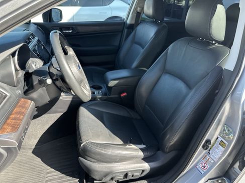 Used 2018 Subaru Outback 3.6R Limited AWD/4WD image 3