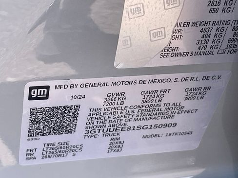 Used 2025 GMC Sierra 1500 AT4 w/ AT4 Premium Package AWD/4WD image 32