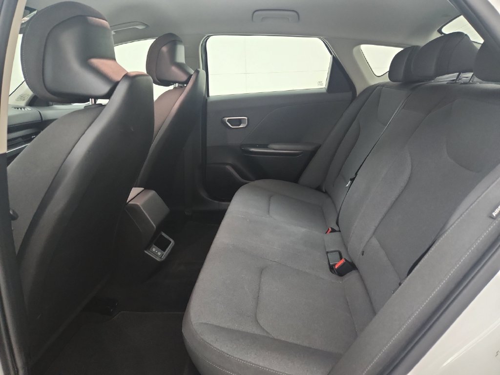 Used 2025 Kia K4 FWD image 32