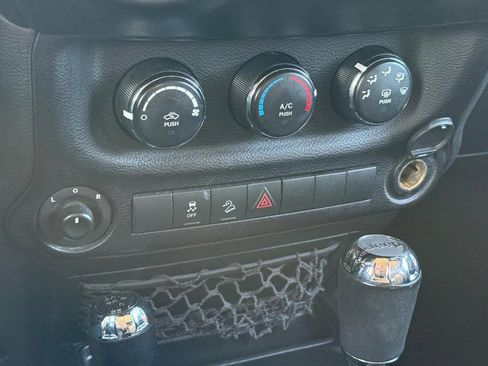 Used 2015 Jeep Wrangler Unlimited Sport w/ Quick Order Package 24S image 17