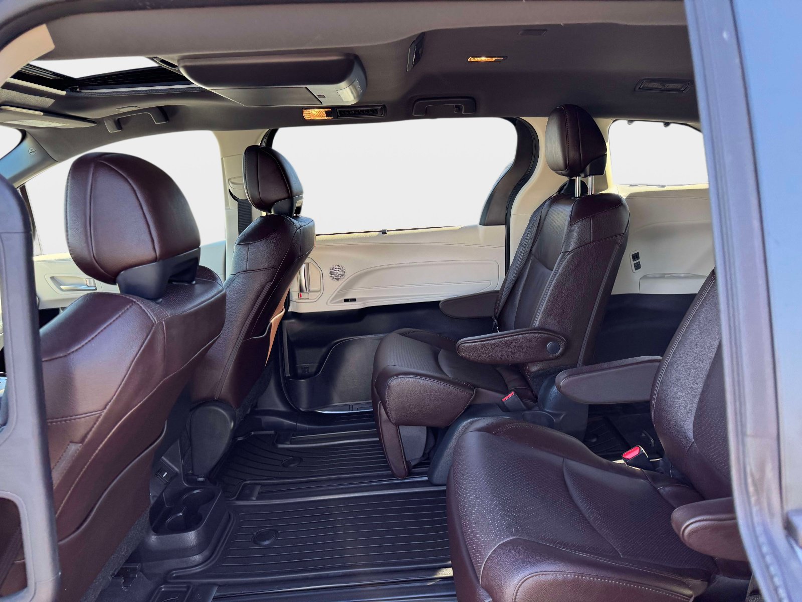 Certified 2023 Toyota Sienna Platinum AWD/4WD image 11