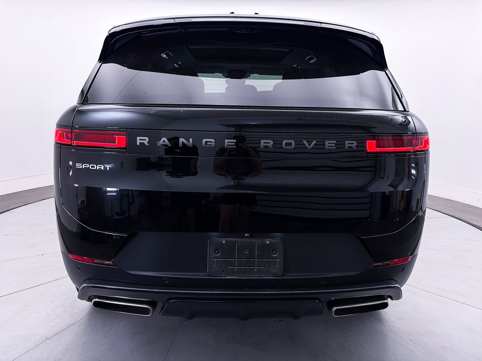 Used 2024 Land Rover Range Rover Sport SE AWD/4WD image 16
