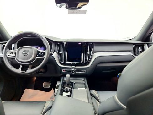 Used 2022 Volvo XC60 B6 R-Design w/ Advanced Package image 27