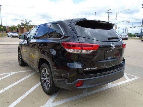 Used 2019 Toyota Highlander LE image 7