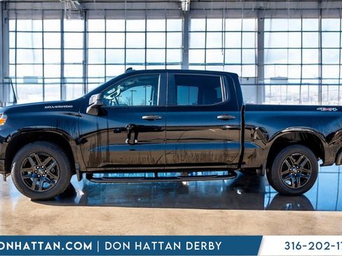 Used 2022 Chevrolet Silverado 1500 Custom image 2
