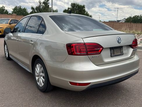 Used 2013 Volkswagen Jetta Hybrid Sedan FWD image 4