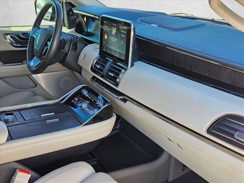 Used 2021 Lincoln Navigator Reserve w/ Luxury Package image 24