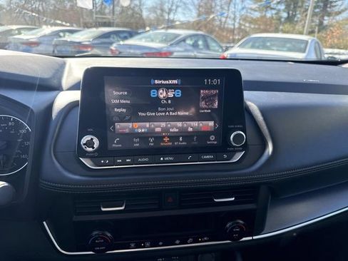 Used 2024 Nissan Rogue SV image 24