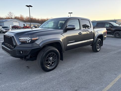 Used 2017 Toyota Tacoma SR5 image 8