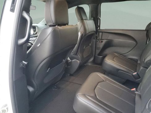 New 2026 Chrysler Voyager LX image 5