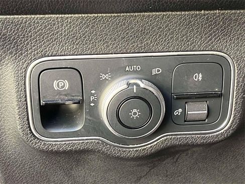 Used 2022 Mercedes-Benz GLB 250 GLB 250 w/ AMG Line image 21