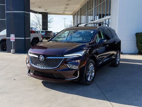 Used 2023 Buick Enclave Avenir image 3
