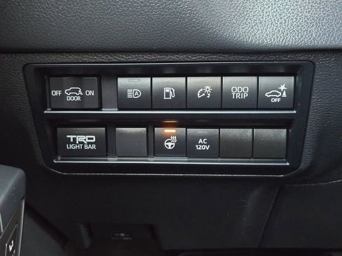 Used 2024 Toyota Sequoia 4WD image 21