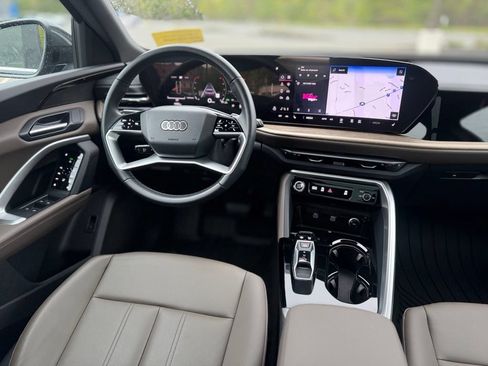 Used 2025 Audi Q5 Premium w/ Convenience Package AWD/4WD image 10