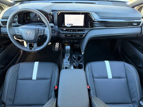 New 2026 Toyota Camry Hybrid FWD image 18