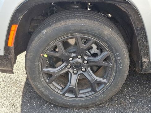 New 2026 Jeep Grand Wagoneer Limited w/ Convenience Group I image 5