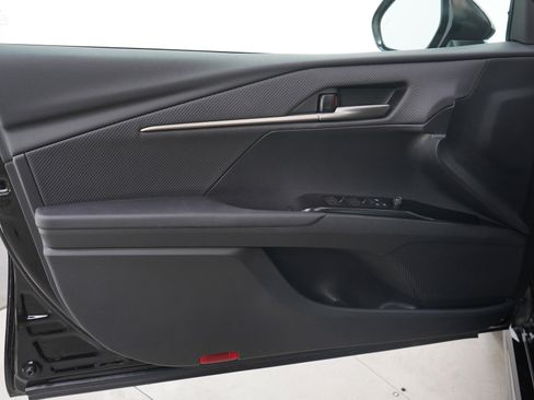 Used 2025 Toyota Camry SE image 19