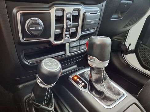 Used 2021 Jeep Wrangler Sahara w/ Cold Weather Group image 27