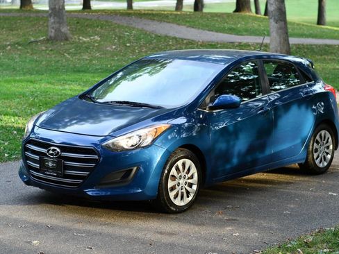 Used 2016 Hyundai Elantra GT FWD image 3