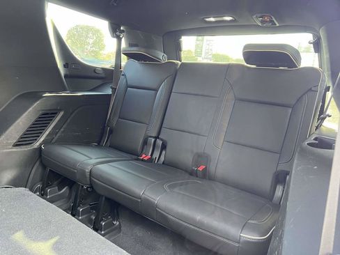 Used 2021 GMC Yukon SLT w/ SLT Luxury Plus Package image 16