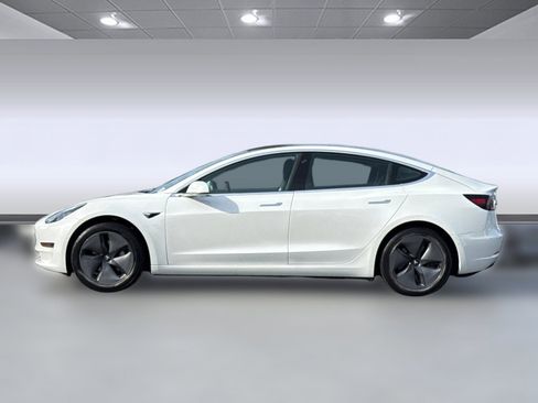 Used 2020 Tesla Model 3 Standard Range image 2
