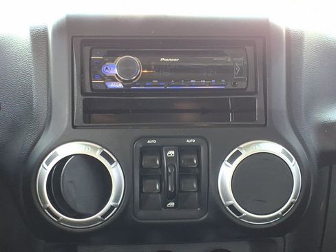 Used 2013 Jeep Wrangler Unlimited Sport AWD/4WD image 6