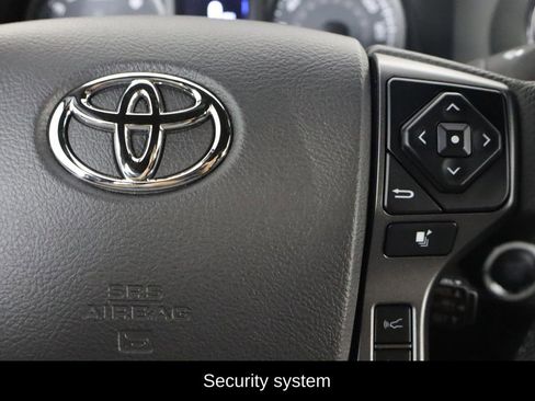 Used 2021 Toyota Tacoma TRD Off-Road image 10