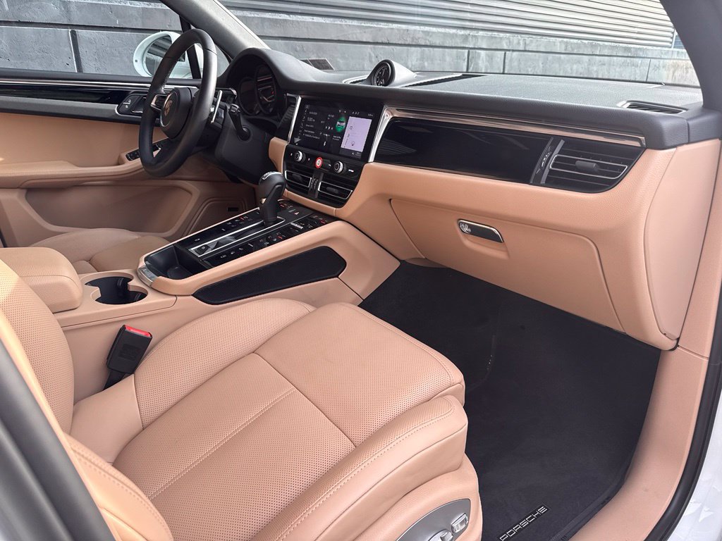 Certified 2026 Porsche Macan AWD/4WD image 16