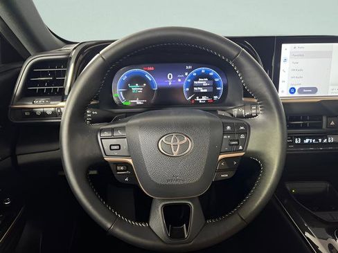 Used 2025 Toyota Crown Signia XLE image 17