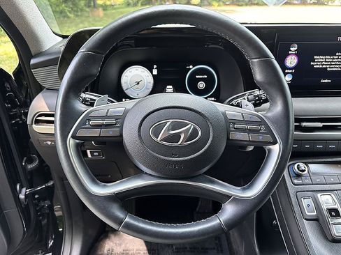 Used 2024 Hyundai Palisade Limited FWD image 13