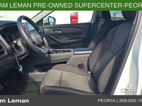 Used 2024 Nissan Rogue SV FWD image 3