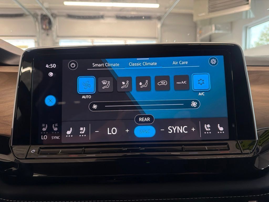 Used 2024 Volkswagen Atlas SE AWD/4WD image 67