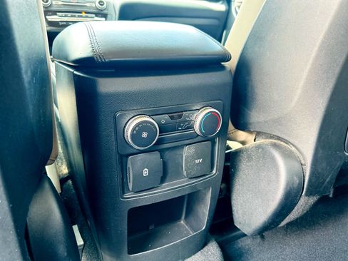 Used 2020 Ford Explorer XLT image 48