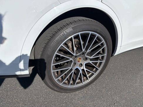 Used 2022 Porsche Cayenne S Platinum image 9