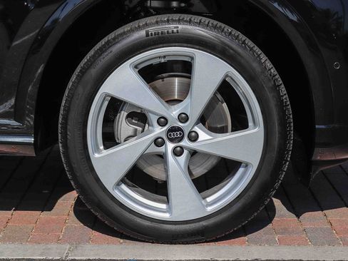 Certified 2025 Audi Q5 Premium w/ Premium Plus AWD/4WD image 11