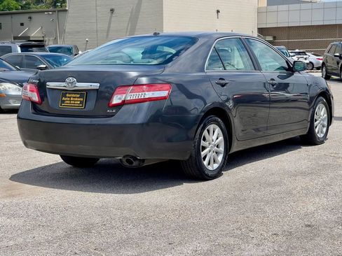 Used 2011 Toyota Camry XLE w/ XLE Extra-Value Pkg #2 FWD image 4
