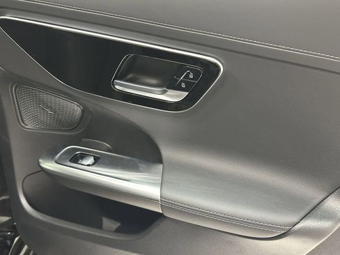 New 2025 Mercedes-Benz C 300 4MATIC Sedan image 18