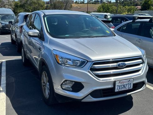 Used 2017 Ford Escape SE AWD/4WD image 2