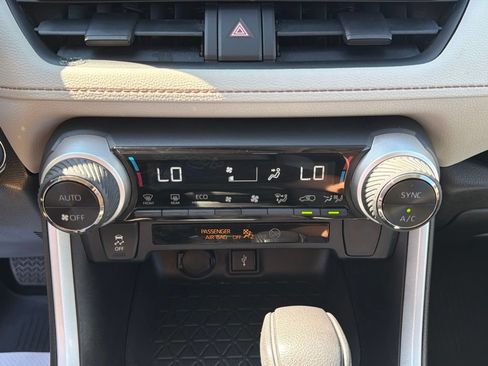 Used 2022 Toyota RAV4 XLE w/ Convenience Package AWD/4WD image 18