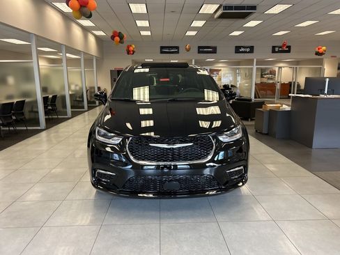 New 2026 Chrysler Pacifica Select image 7