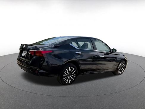 Used 2025 Nissan Altima 2.5 SV FWD image 15