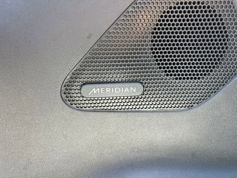 Used 2020 Jaguar F-PACE Premium image 27