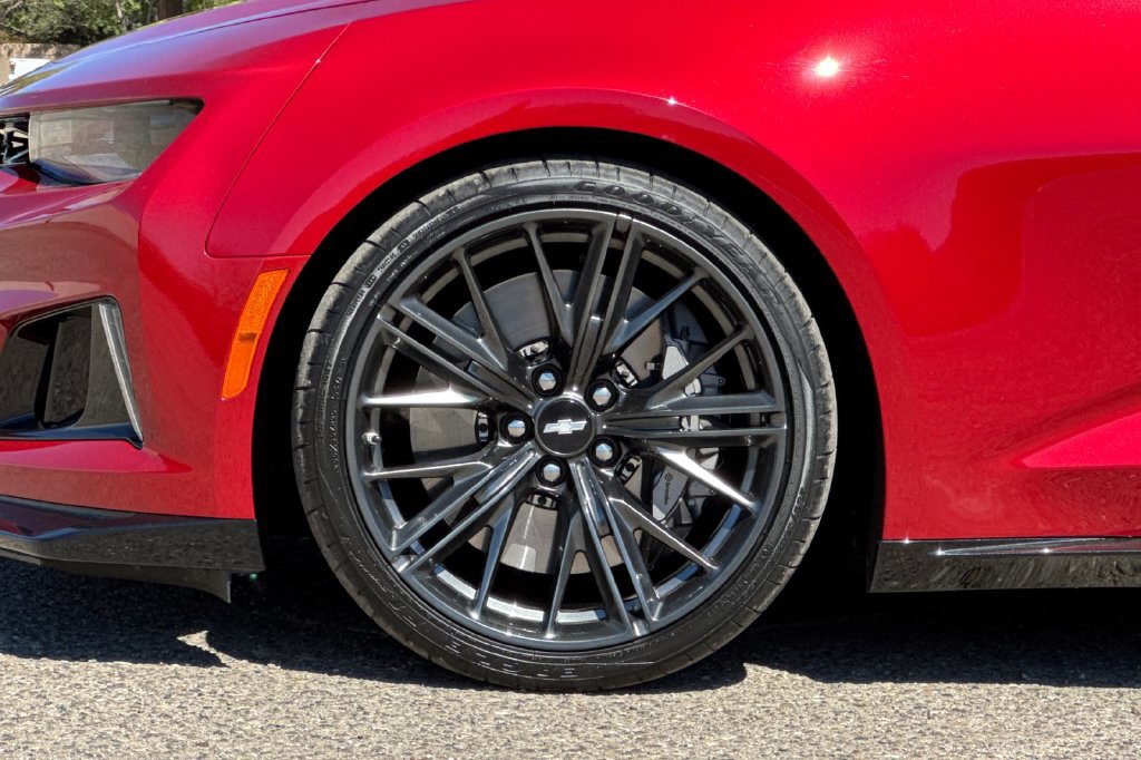 Used 2018 Chevrolet Camaro ZL1 RWD image 32