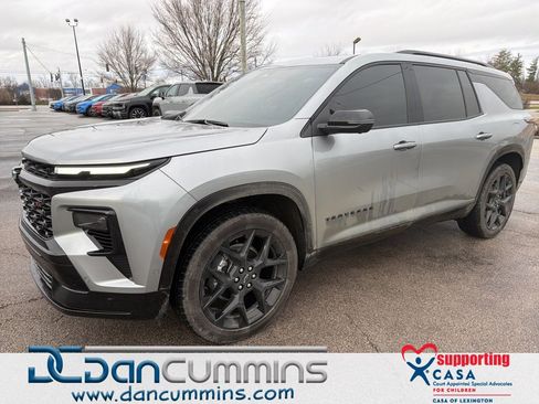 Used 2025 Chevrolet Traverse RS w/ LPO, Floor Liner Package image 1