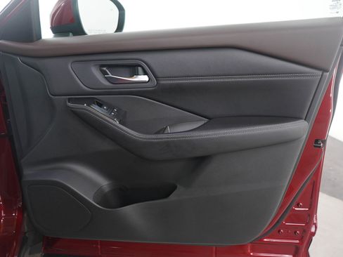 Used 2023 Nissan Rogue SV w/ SV Premium Package image 12