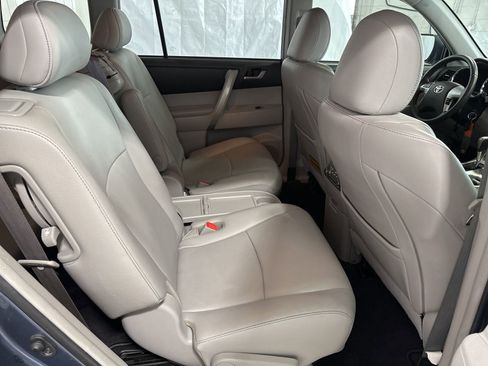 Used 2013 Toyota Highlander SE image 16