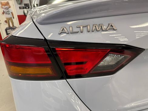 Used 2023 Nissan Altima 2.5 SR w/ SR Premium Package image 11