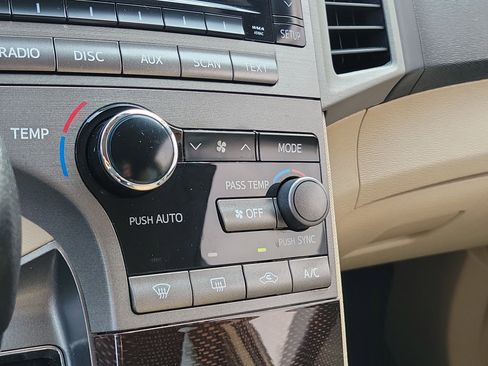 Used 2011 Toyota Venza FWD image 23